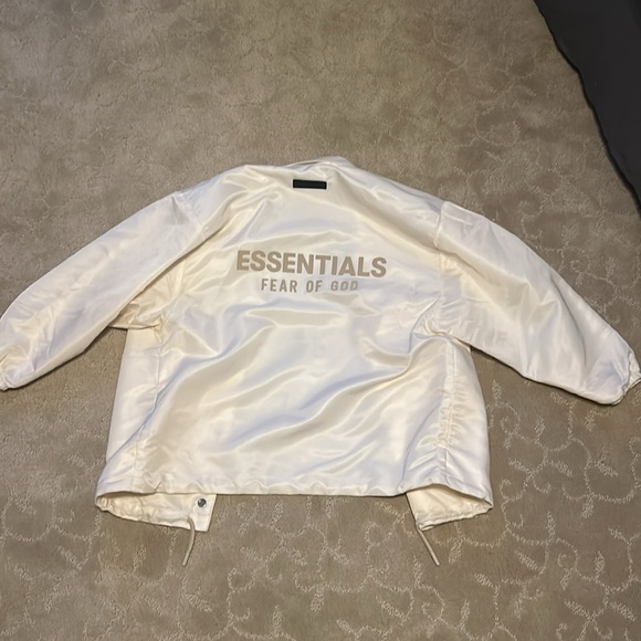 Essentials pull over - Picture 2 of 3